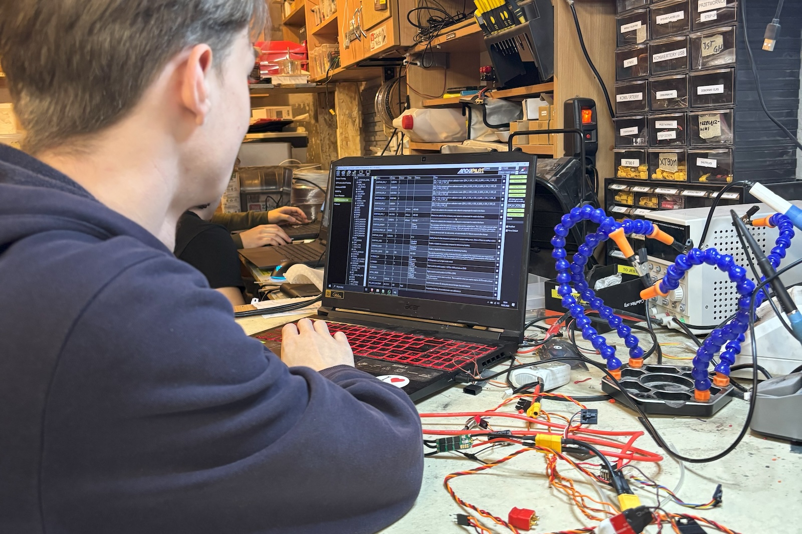 Zdjęcie rekrutacyjne do sekcji elektronicznej